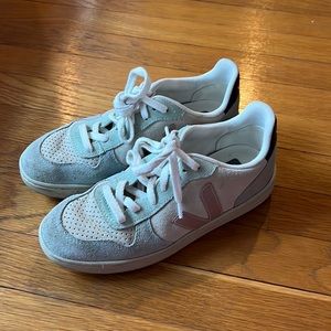 Veja size 6 (36) spring colored t2 sneakers